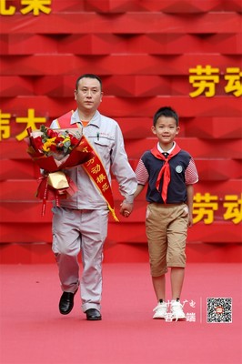 十堰10名勞模工匠走上紅毯接受最高禮遇