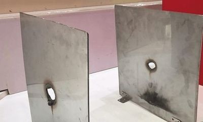 國產(chǎn)激光大炮亮相:一發(fā)擊穿5層鋼板